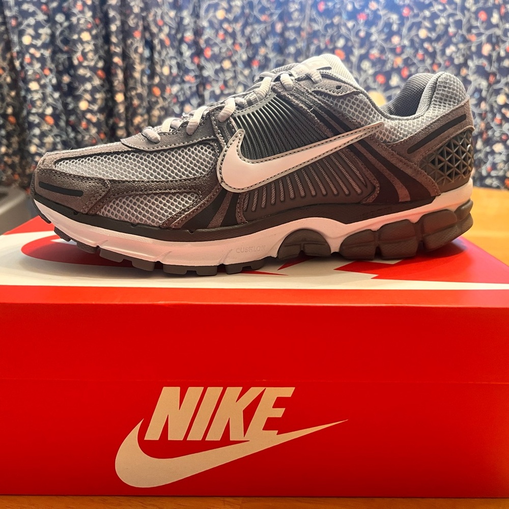 Nike Men's Zoom Vomero 5 Running Shoes